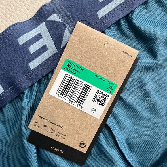 NWT - Nike Women’s Dri-Fit Training Short - Size XL - Picture 11 of 11